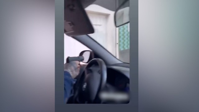 Un vecino de Camariñas (A Coruña) permanece investigado como presunto autor de un delito de maltrato animal después de haber subido un vídeo a las redes sociales en el que se ve cómo dispara a un gato con un pistola de aire compromido