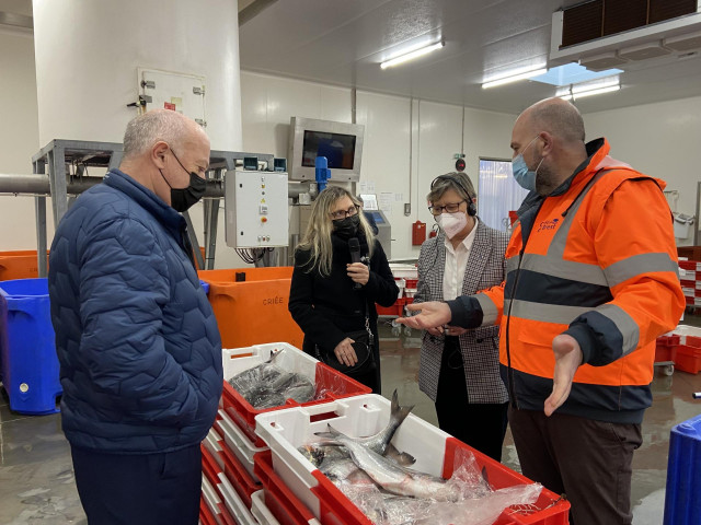 La conselleira do Mar, Rosa Quintana, de visita en Brest