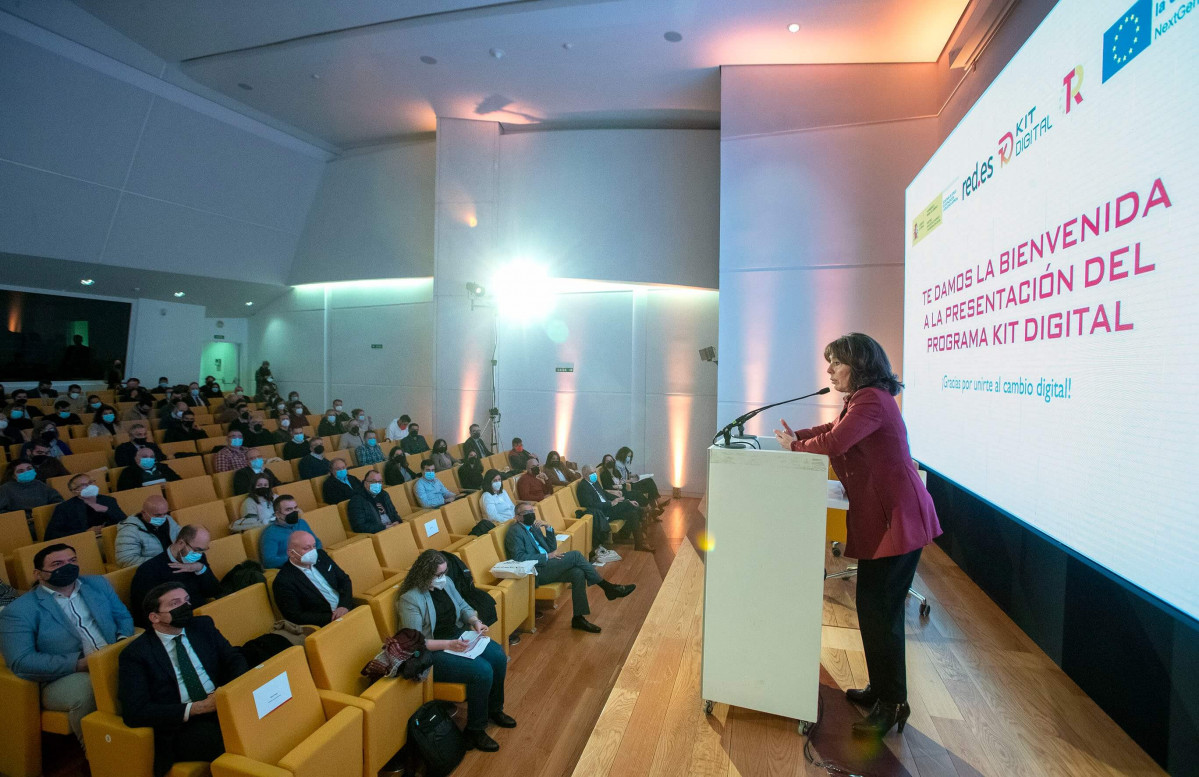 Mar Pereira responsable de la AMTEGA de la Xunta tambiu00e9n participó en la presentación de Kit Digital en Santiago