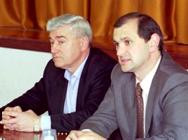 Rafael Louzu00e1n y Nenu00e9 Barral cuando compartu00edn andas polu00edtica en una foto del blog A Ti o Meu Cambados