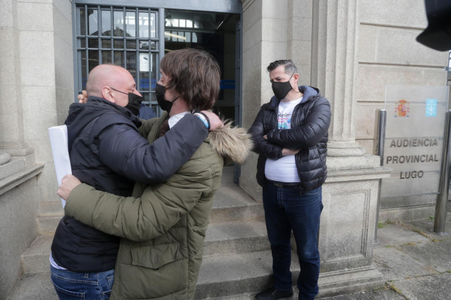 José Manuel, el padre de Desireé Leal, celebra el veredicto para Ana Sandamil en la Audiencia Provincial de Lugo el día en el que el jurado le ha declarado culpable del asesinato de su hija, a 15 de febrero de 2022, en Lugo.