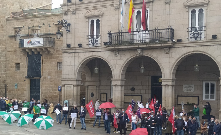 Ourense tiene parados 1.159 € por cada habitante y aún así es la ciudad que más tarda en pagar facturas