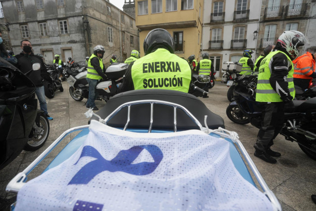 Archivo - Varios hombres participan en una caravana motera por el futuro de la planta de Alcoa de San Cibrao, a 21 de noviembre de 2021, en Ferreira de Valadouro, Lugo, Galicia (España). Trabajadores de la fábrica de Alcoa en San Cibrao (Lugo) y clubes de