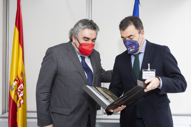 El conselleiro de Cultura, Educación e Universidade, Román Rodríguez, se reúne en París con el nuevo embajador de España en la Unesco, José Manuel Rodríguez Uribes