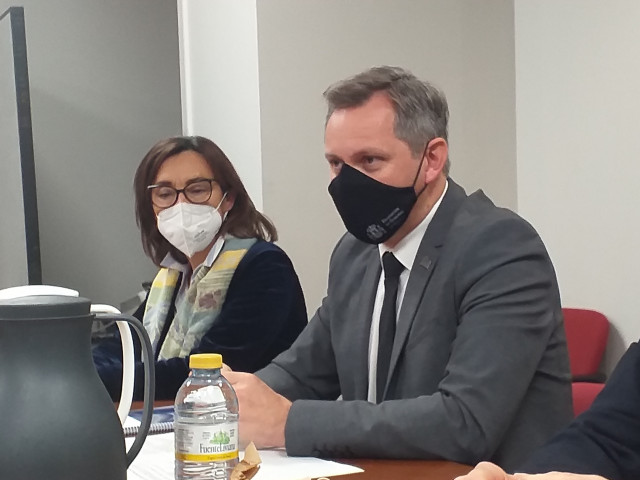 El delegado del Gobierno en Galicia, José Miñones, junto a la subdelegada del Gobierno en Pontevedra, Maica Larriba.