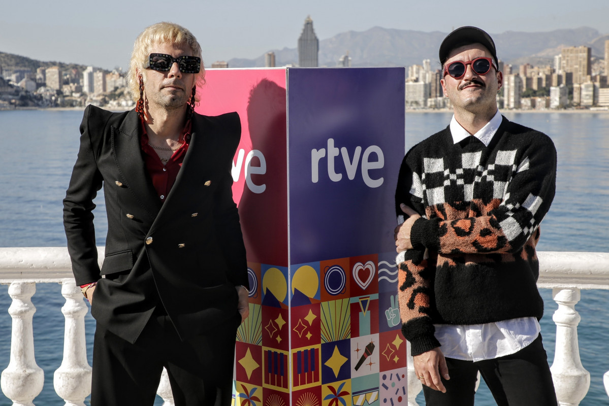 Varry Brava posan en una rueda de prensa tras la celebración de la segunda semifinal del Benidorm Fest 2022