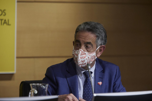 El presidente del Gobierno de Cantabria, Miguel Ángel Revilla, en una rueda de prensa después de su reunión con la vicepresidenta primera y ministra de Asuntos Económicos y Transformación Digital, en el Ministerio de Asuntos Económicos y Transformación Di