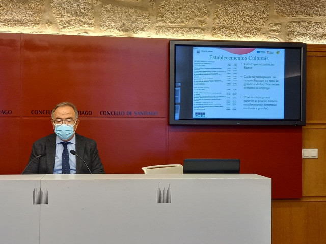 El alcalde de Santiago, Xosé Sánchez Bugallo, en la rueda de prensa de este viernes.