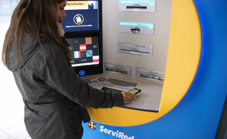 ​Un millar de nuevos cajeros automáticos renovarán el servicio de CaixaBank