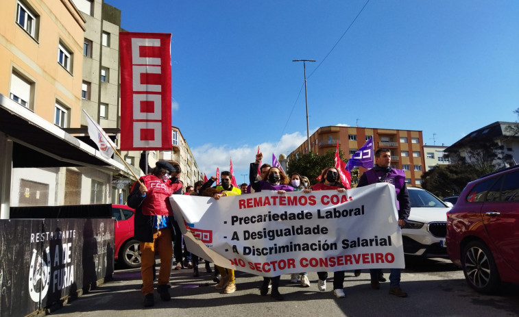 (VÍDEOS) Miles de trabajadores de la conserva protestan por la 