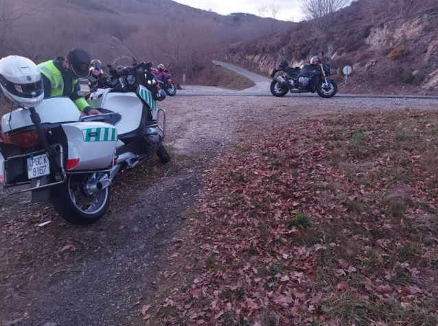 La Guardia Civil ha interceptado dos motocicletas a 159 y 169 kilómetros por hora en una zona limitada a 70 km/h en el municipio de Bande (Ourense).