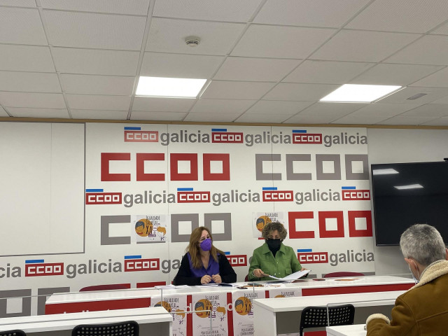 Mamen Sabio, secretaria de Igualdade de CCOO Galicia y Alicia Perez, secretaria general de CCOO presentan los datos de la situación sociolaboral de las mujeres