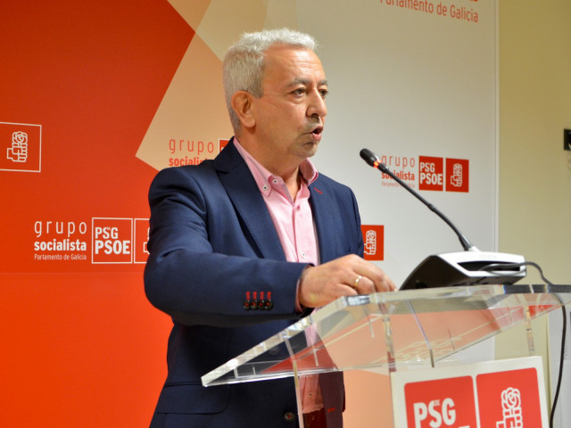 El portavoz parlamentario del PSdeG, Luis Álvarez, en la rueda de prensa ofrecisa este lunes