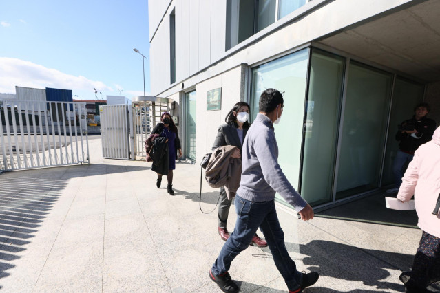 Familiares de la tripulación del buque ‘Villa de Pitanxo’, hundido el pasado 15 de febrero en aguas canadienses con 24 personas a bordo, acuden a la sede de la Autoridad Portuaria de Marín para reunirse con la armadora.