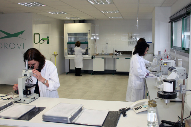 Archivo - Personal de la empresa DROVI