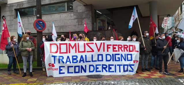 El comité de empresa de la residencia de DomusVi Ferrol ha llevado al juzgado a la dirección del centro situado en el barrio de Esterio por la “imposición” de un calendario laboral que la parte social estima que “no cumple con el establecido en el conveni