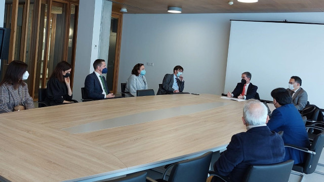 El presidente del Tribunal Superior de Justicia de Galicia, José María Gómez y Díaz-Castroverde, ha visitado este lunes Ourense para conocer las demandas del cuerpo judicial. Durante su visita, ha informado de que los casos pendientes han caído un 17% tra