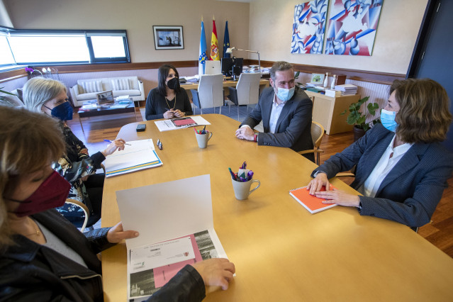 A conselleira de Emprego e Igualdade, María Jesús Lorenzana, mantén un encontro co Foro pola Economía Social (Foroesgal)