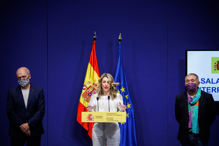 El Gobierno aprueba la subida del salario mínimo hasta los 1.000 euros: 