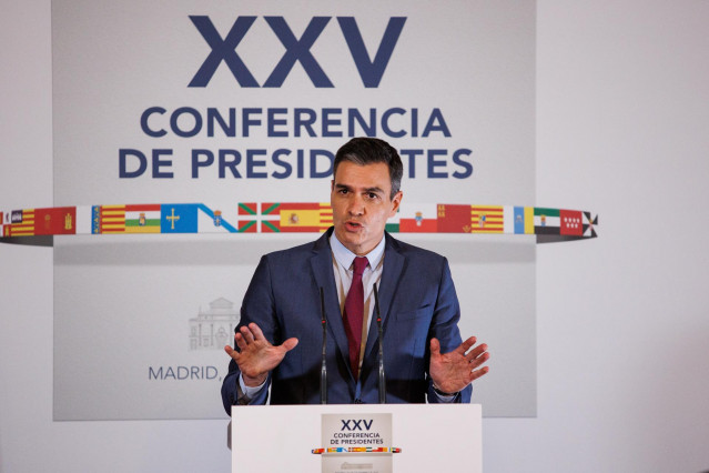 Archivo - El presidente del Gobierno, Pedro Sánchez, durante la Conferencia de Presidentes extraordinaria celebrada en el  Senado, a 22 de diciembre de 2021, en Madrid, (España). La reunión se ha convocado para abordar la situación de la Covid-19 y reforz