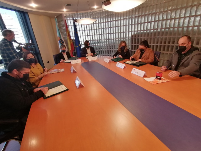 Firma convenio Reganosa para bancos marisqueros de la ría de Ferrol