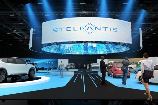 Archivo - Stand Stellantis en el CES 2022.