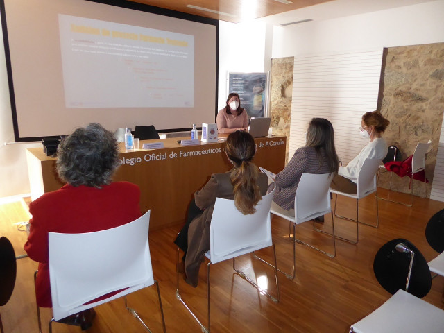 Presentación de la guía 'Tu farmacia TEAtende'