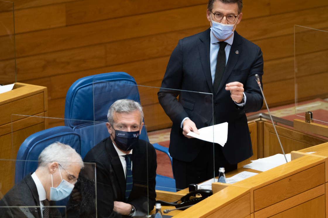 Feijó hoy en el Parlamento con  sus vicepresidentes Conde y Rueda que son dos de sus posibles sucesores en la Xunta