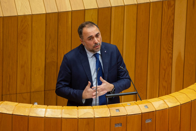 El conselleiro de Sanidade, Julio García Comesaña, en el Parlamento de Galicia. Imagen de archivo