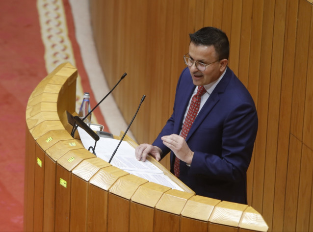 El conselleiro de Medio Rural, José González, en el Parlamento de Galicia