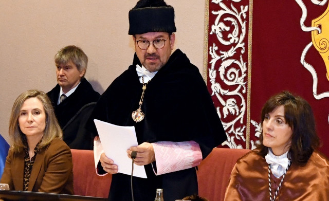 Archivo - El rector de la USC, Antonio López, durante la celebración del San Tomé.