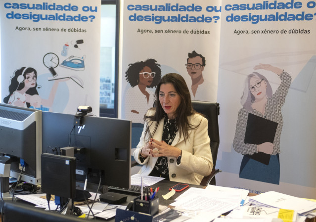La directora xeral de Relacións Laborais, Elena Mancha, inaugura el cuarto taller en línea sobre igualdad laboral impartido desde la plataforma de formación de la Xunta.