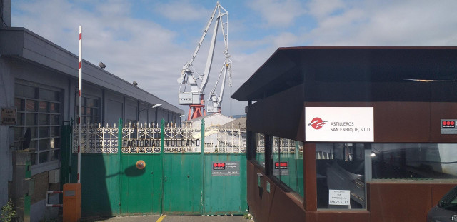 Archivo - Entrada principal de Astilleros San Enrique (antigua Factorías Vulcano), en Teis (Vigo).