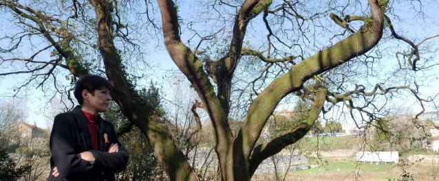 Ana Pontón, portavoz nacional del BNG, junto al Carballo de Conxo