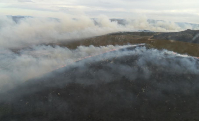 Bajo control y en Nivel 0 el incendio de Lubián, en la frontera con Galicia, que calcinó unas 300 hectáreas