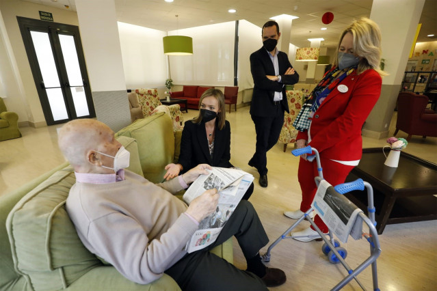 La conselleira de Política Social, Fabiola García, visita la residencia de mayores Soremay, en Pontevedra