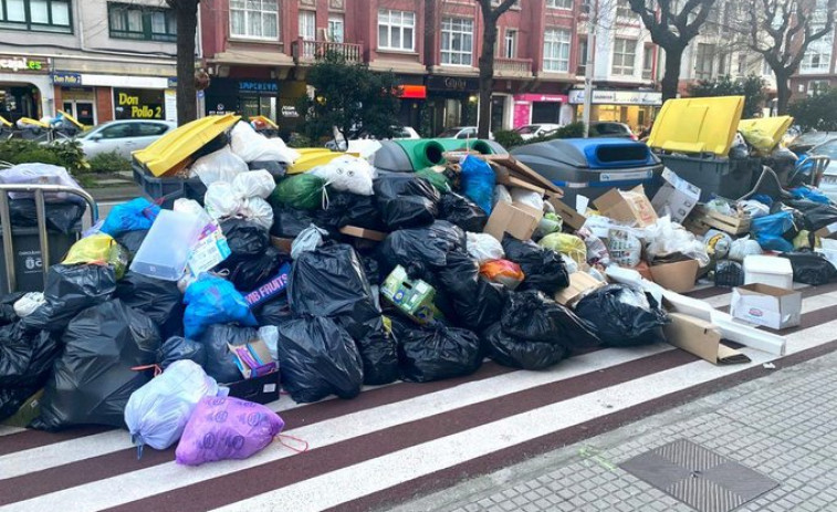 Emergencia sanitaria en A Coruña porque se están acumulando toneladas de basura en la calle