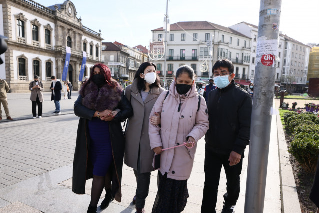 Familiares de los desaparecidos del 'Villa de Pitanxo' a su llegada a a Subdelegación del Gobierno en Pontevedra.