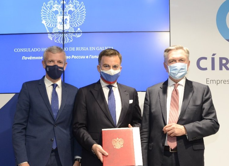 Alfonso Rueda Pedro Mouriño y el embajador de Rusia en la inaguración del consulado en una foto de la Emabajada de Rusia en España