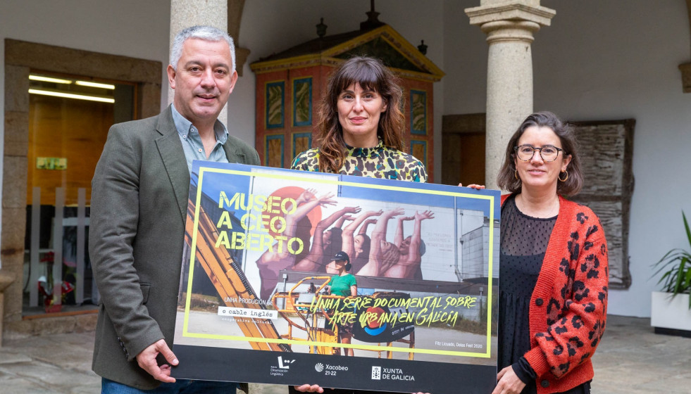 El secretario xeral de Política Lingüística, Valentín García, junto a la directora y guionista del proyecto, Marian Fernández, en ela presentación de la serie documental 'Museo a ceo aberto'
