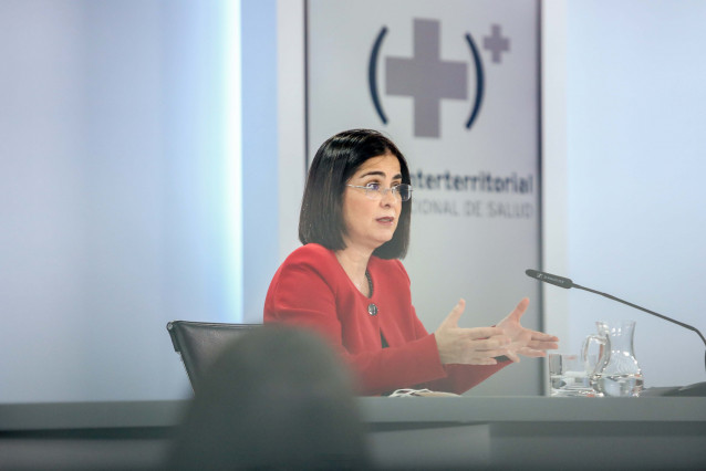 La ministra de Sanidad, Carolina Darias, en una rueda de prensa posterior al Consejo Interterritorial del Sistema Nacional de Salud, en el Palacio La Moncloa, a 16 de febrero de 2022, en Madrid (España). El Consejo Interterritorial ha abordado la actualiz