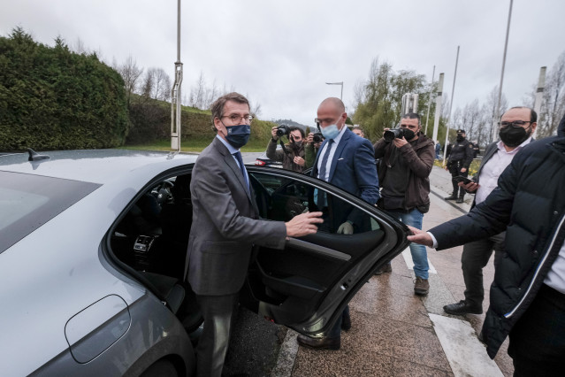 El presidente de la Xunta de Galicia, Alberto Núñez Feijóo, a su llegada a la Junta directiva del partido, a 2 de marzo de 2022, en Santiago de Compostela, A Coruña, Galicia (España).