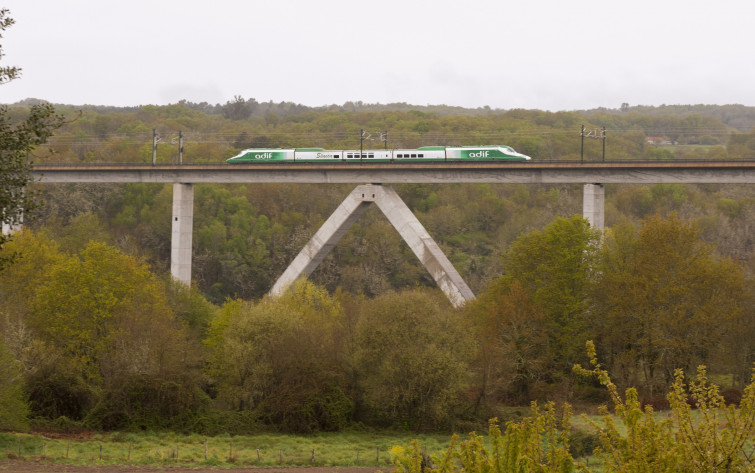 Renfe mantiene cortada la línea regional entre Vigo y Ourense por motivos de seguridad