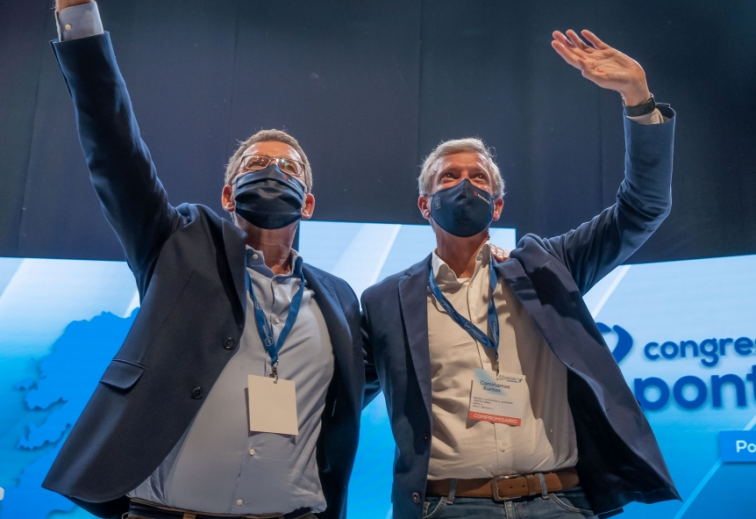 Alfonso Rueda se muestra 