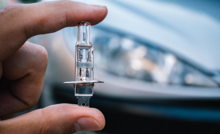 Tipos de bombillas de los coches y cómo cambiarlas