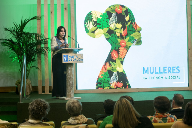 A conselleira de Emprego e Igualdade, María Jesús Lorenzana, participa na clausura do acto Mulleres na economía social.
