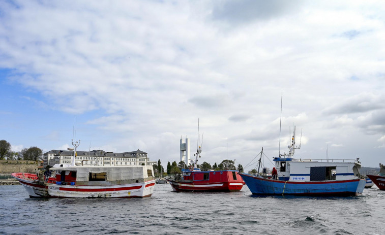 Putín deja a las lonjas gallegas sin pescado: la subida del precio del gasóleo impide a los pesqueros salir a faenar