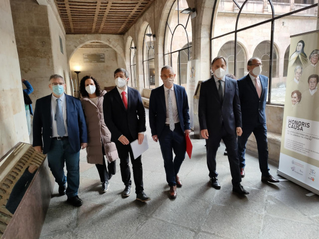 Autoridades en la inauguración del seminario 'La gestión de las ciudades españolas patrimonio de la humanidad: Resilencia y sostenibilidad'.