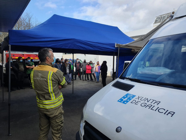 Efectivos de prevención y defensa contra incendios participan en la formación de FP.