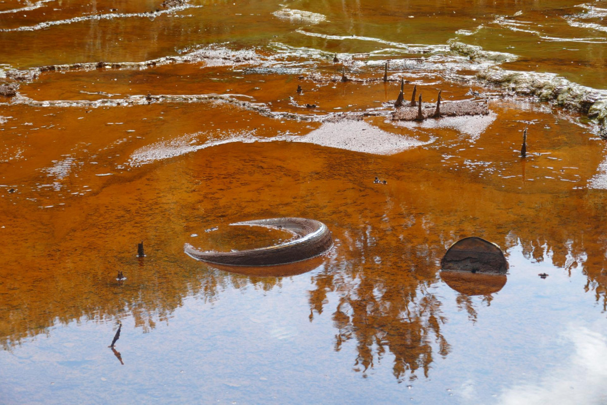 Lodos tu00f3xicos de arrastre da mina de Touro